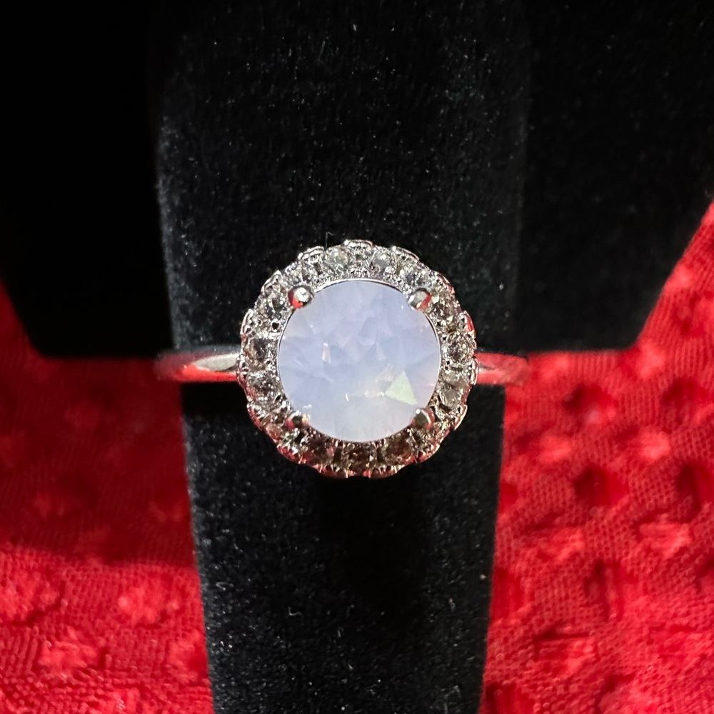 Costume Jewelry Ring. Size 9.